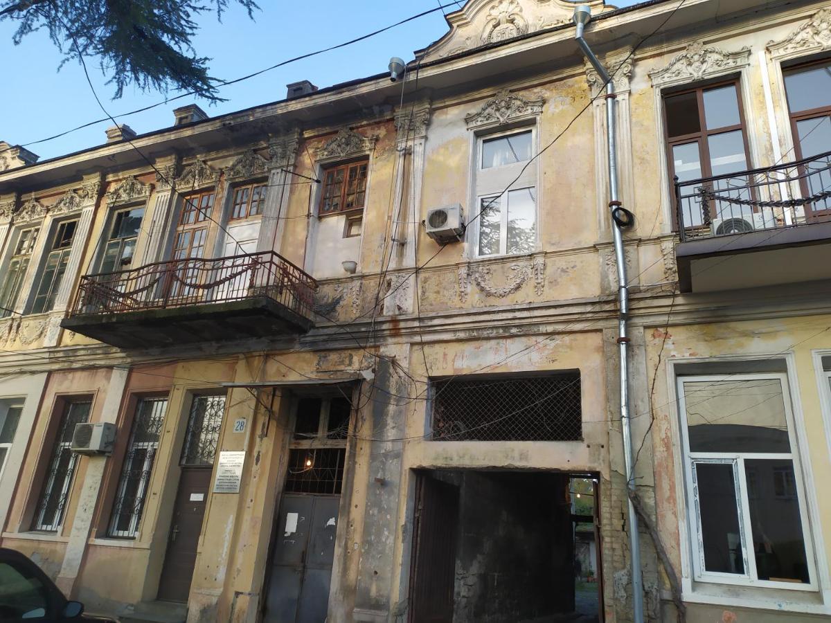Студия В Центре Сухума Sukhumi Exterior foto